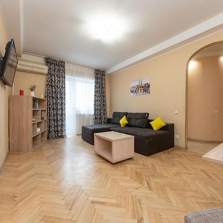 1 Bedroom Apart Near Metro Pecherska Kijów Zewnętrze zdjęcie